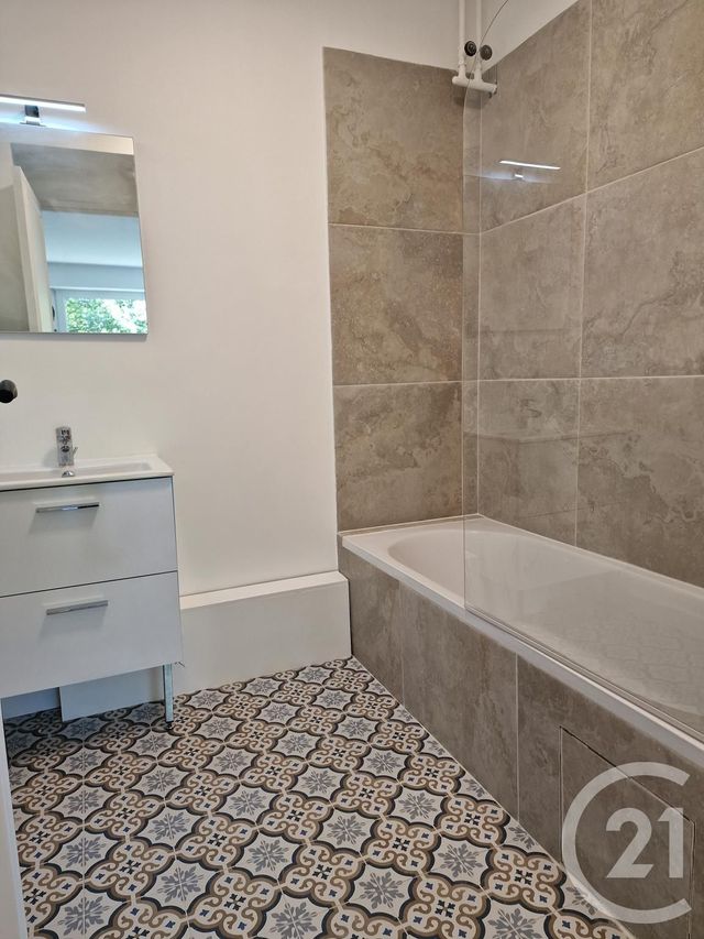 Appartement Studio à louer - 1 pièce - 42.33 m2 - ST GERMAIN EN LAYE - 78 - ILE-DE-FRANCE - Century 21 Immod'Issy